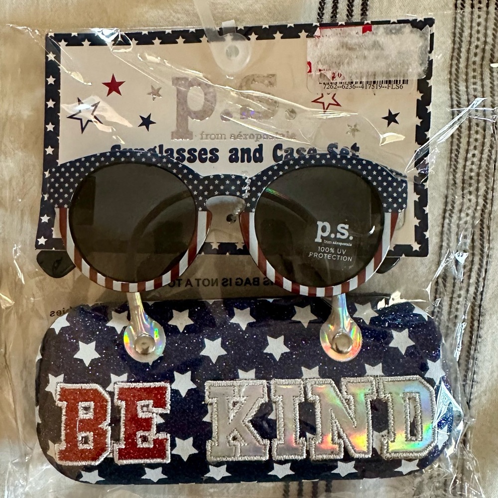 🎁3/$10 4th Of July sunglasses and case
